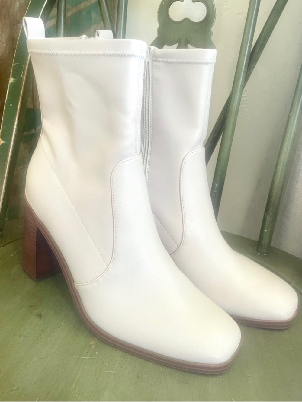 DV Dolce Vita Fable Block Heel Booties Chic Minimal Size 11 Ankle
